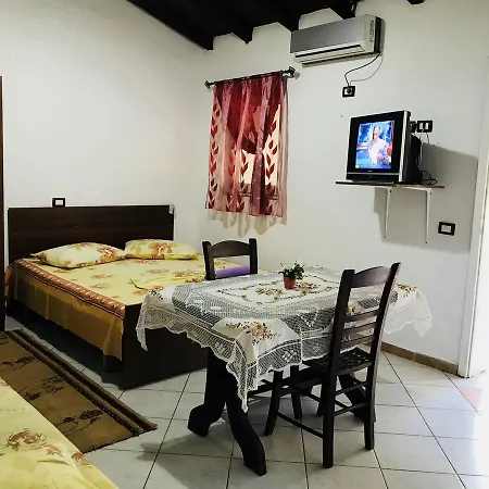 Viena Kompleks * Golem (Tirana)